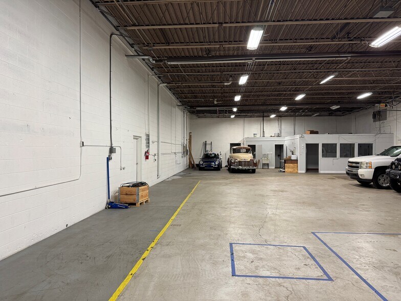 More Photos Of 1926 Leininger, Elkhart Manufacturing For Lease