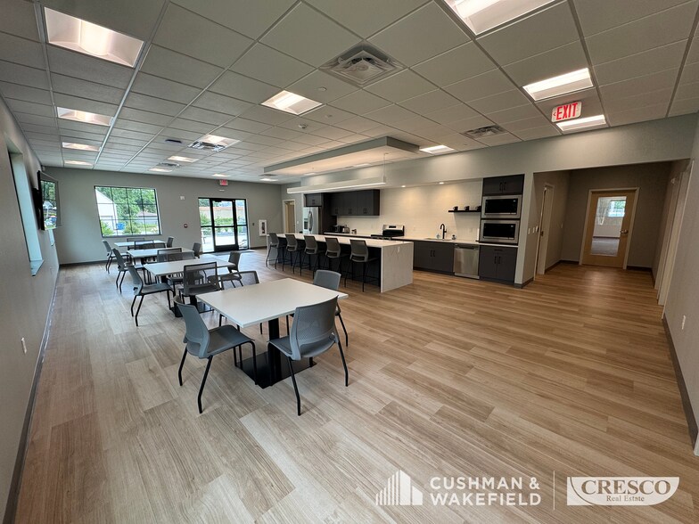 More Photos Of 29992 Lorain Rd, North Olmsted Office For Sale