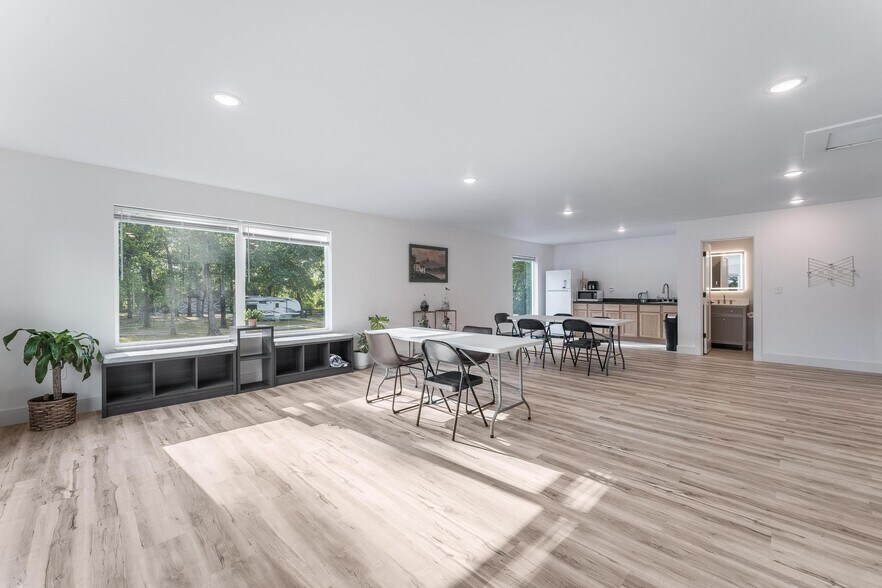 More Photos Of 13870 HWY 279, Gravette Flex For Sale