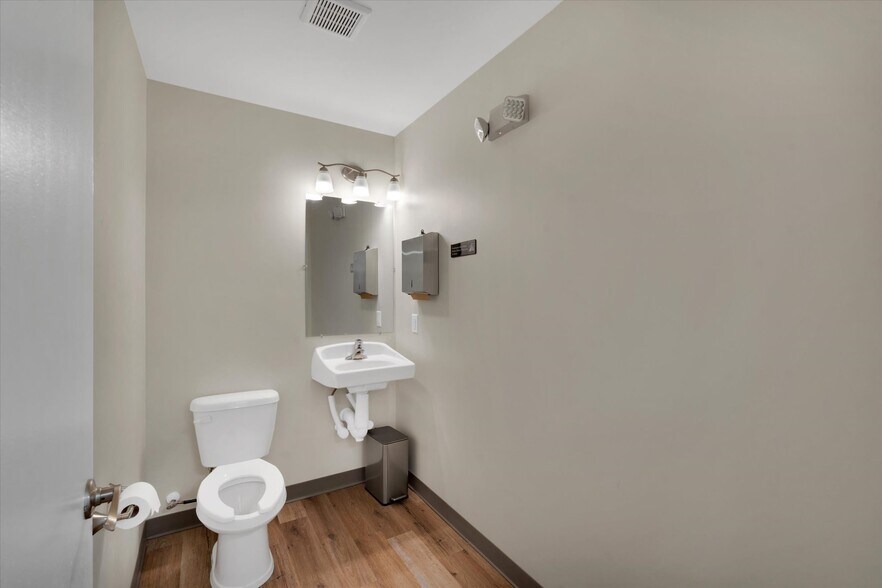 More Photos Of 323 W Georgia Rd, Simpsonville Restaurant For Sale