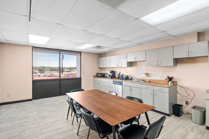 More Photos Of 9502 Computer Dr, San Antonio Medical For Sale