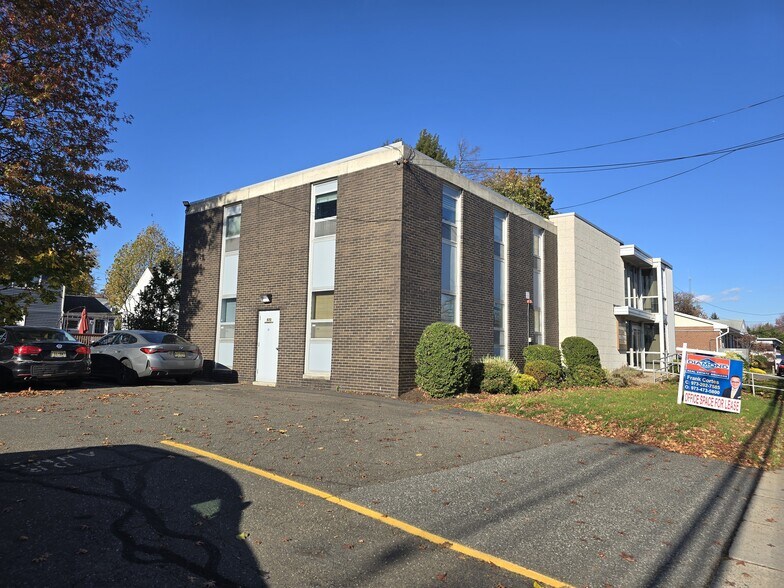 More Photos Of 970 Clifton Ave, Clifton Office For Lease
