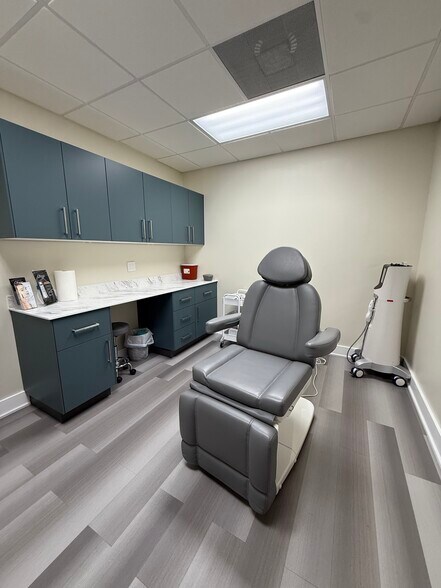 More Photos Of 1911 Harrison St, Hollywood Medical For Lease