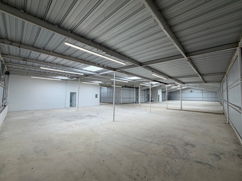 More Photos Of 118-122 W Turbo Dr, San Antonio Warehouse For Lease