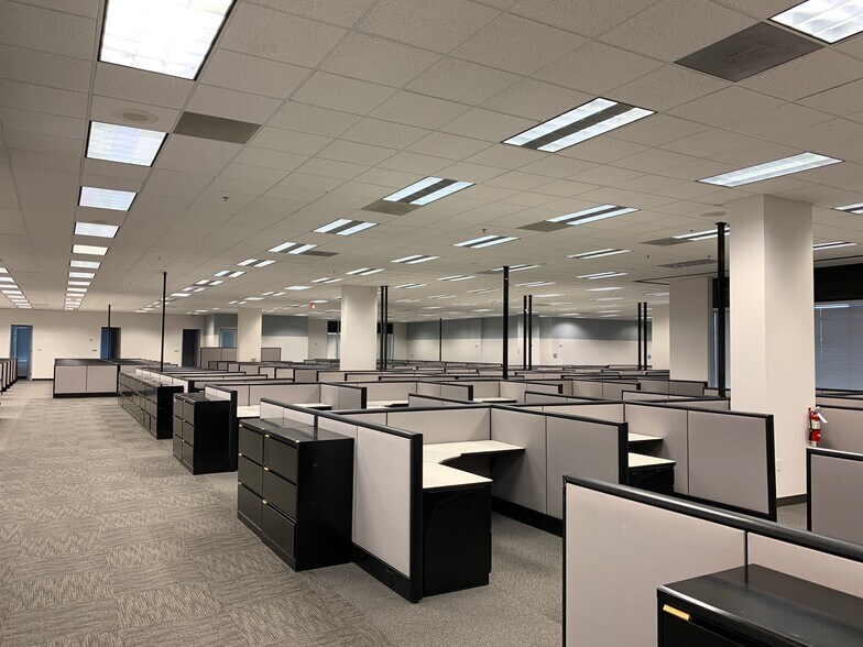 More Photos Of 820 Gears Rd, Houston Manufacturing For Sale