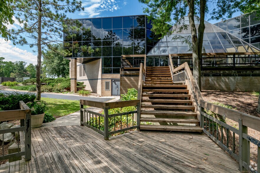 More Photos Of 575 W Madison St, Waterloo Loft Creative Space For Lease