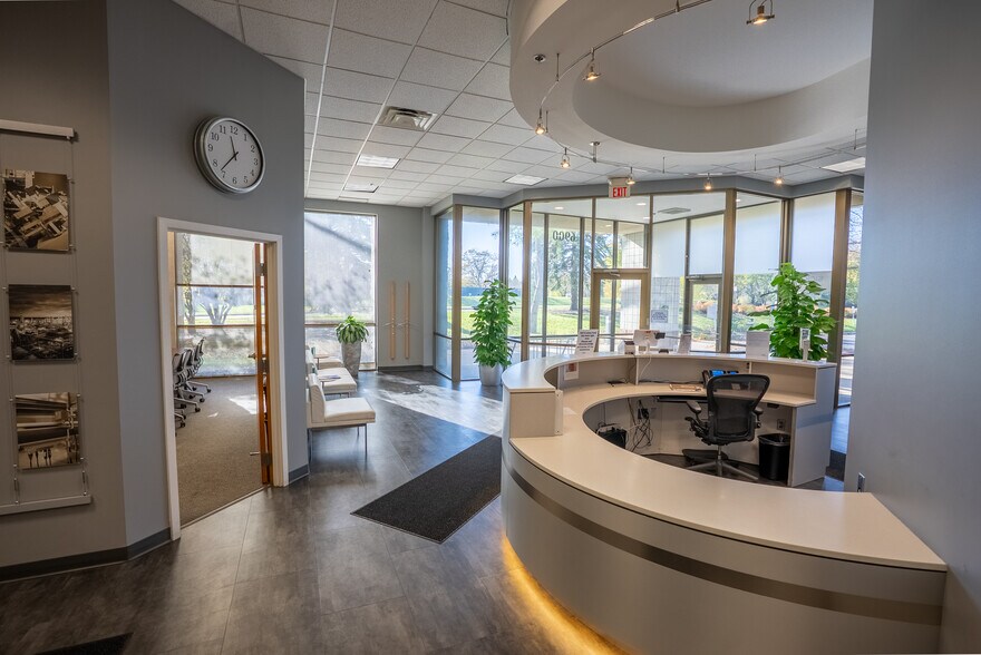 More Photos Of 6900 W 110th St, Bloomington Office For Lease