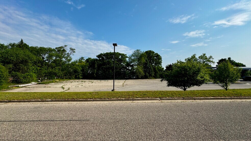 More Photos Of 208 Robertson St, Cadillac Land For Sale