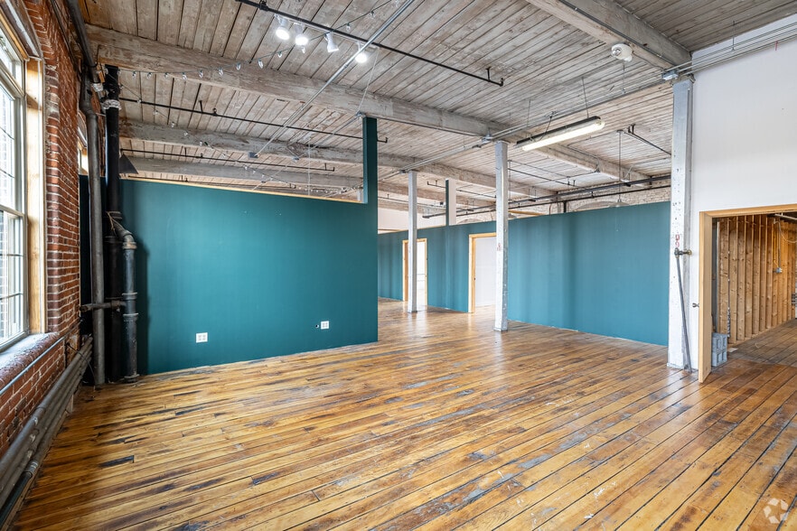 More Photos Of 221 Pine St, Florence Warehouse For Lease