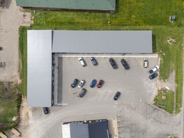 More Photos Of 1186 N Shawano St, New London General Retail For Lease