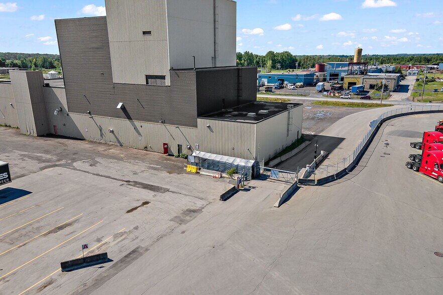 More Photos Of 35-75 Rue De L'acier, Coteau-du-lac Manufacturing For Sale