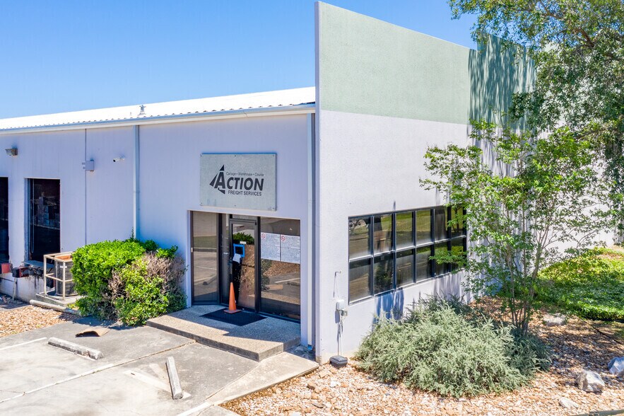 More Photos Of 3603-3645 Metro Pky, San Antonio Warehouse For Lease