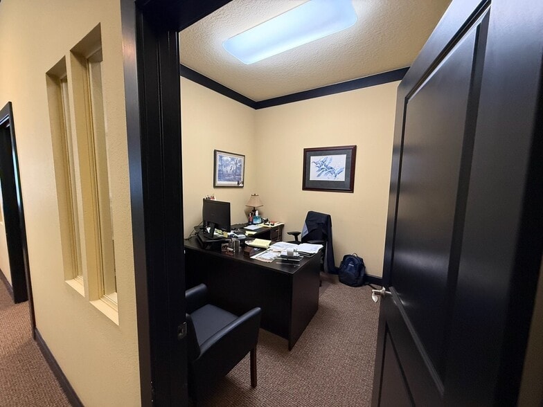 More Photos Of 5115 S Lakeland Dr, Lakeland Office For Sale