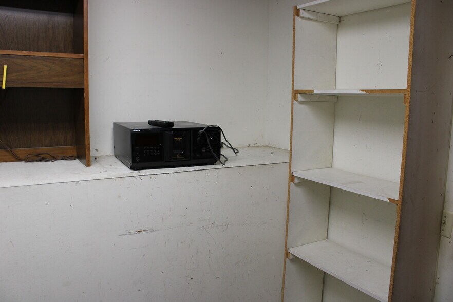 More Photos Of 310-340 Water St, Excelsior Freestanding For Lease