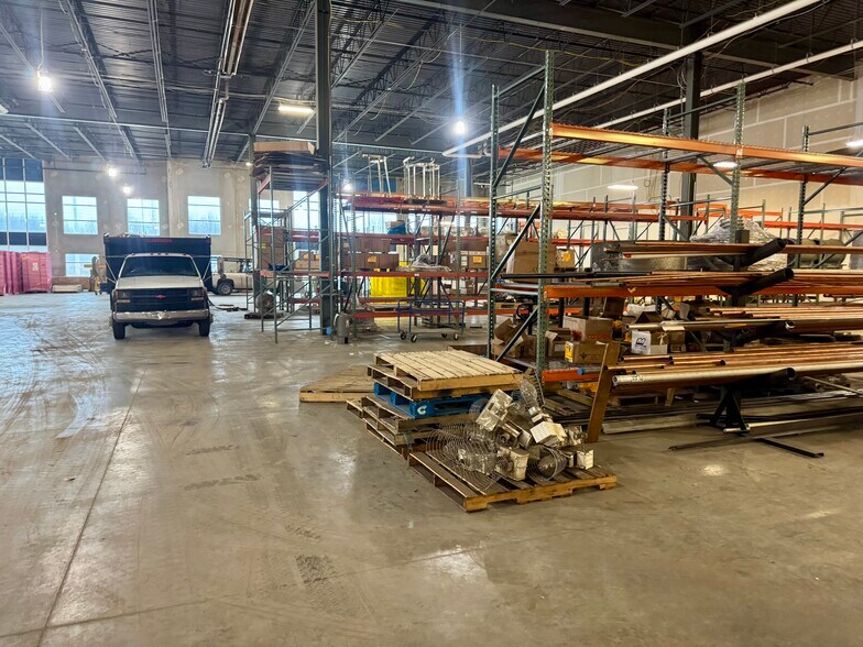 More Photos Of 3201 Pine Tree Rd, Lansing Warehouse For Lease