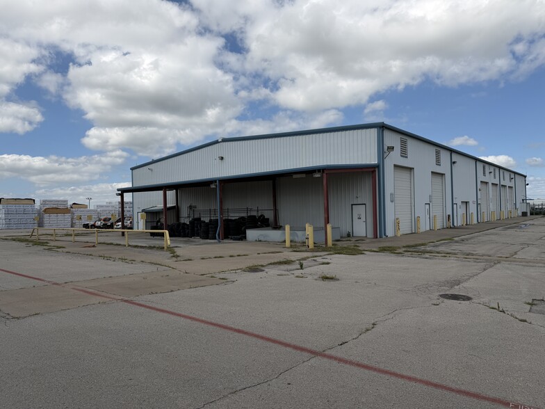 More Photos Of 3701 Windmill Rd, Cleburne Manufacturing For Lease