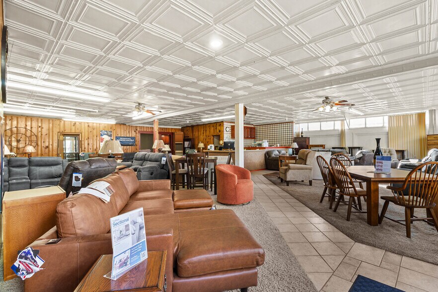 More Photos Of 147 S Springfield St, Saint Paris General Retail For Sale