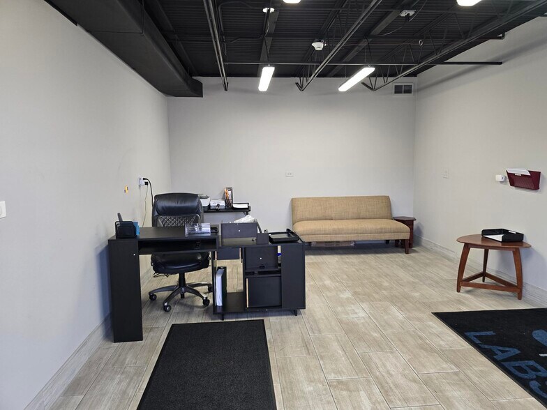 More Photos Of 8030 N Lawndale Ave, Skokie Warehouse For Sale