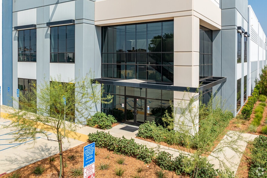 More Photos Of 415 S Motor Ave, Azusa Warehouse For Lease