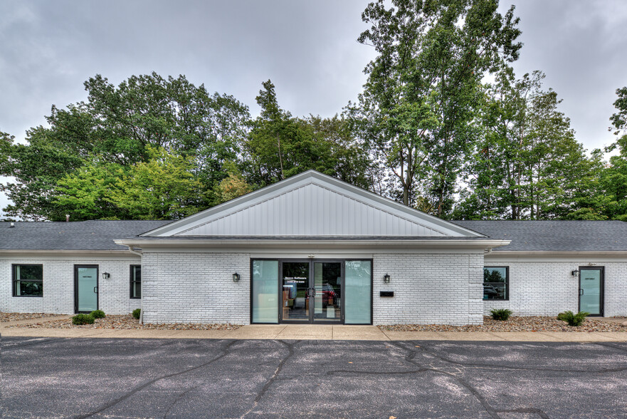 Primary Photo Of 12690 Opalocka Dr, Chesterland Medical For Sale