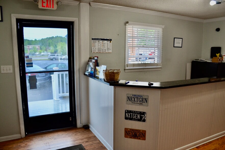 More Photos Of 4615 Ewell Rd, Fredericksburg Office For Sale
