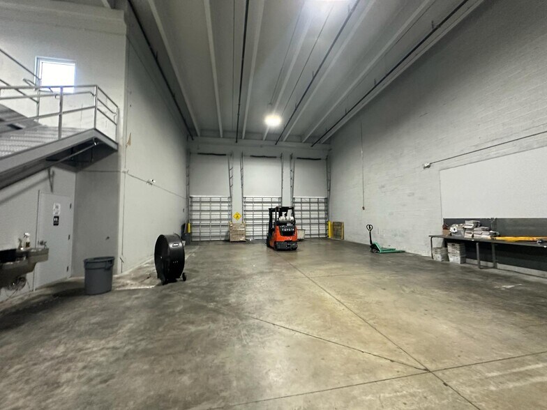 More Photos Of 12301 NW 116th Ave, Medley Distribution For Lease