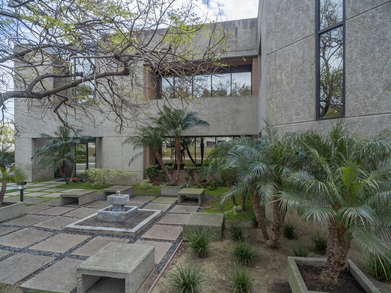 More Photos Of 15 Marconi, Irvine Light Distribution For Lease