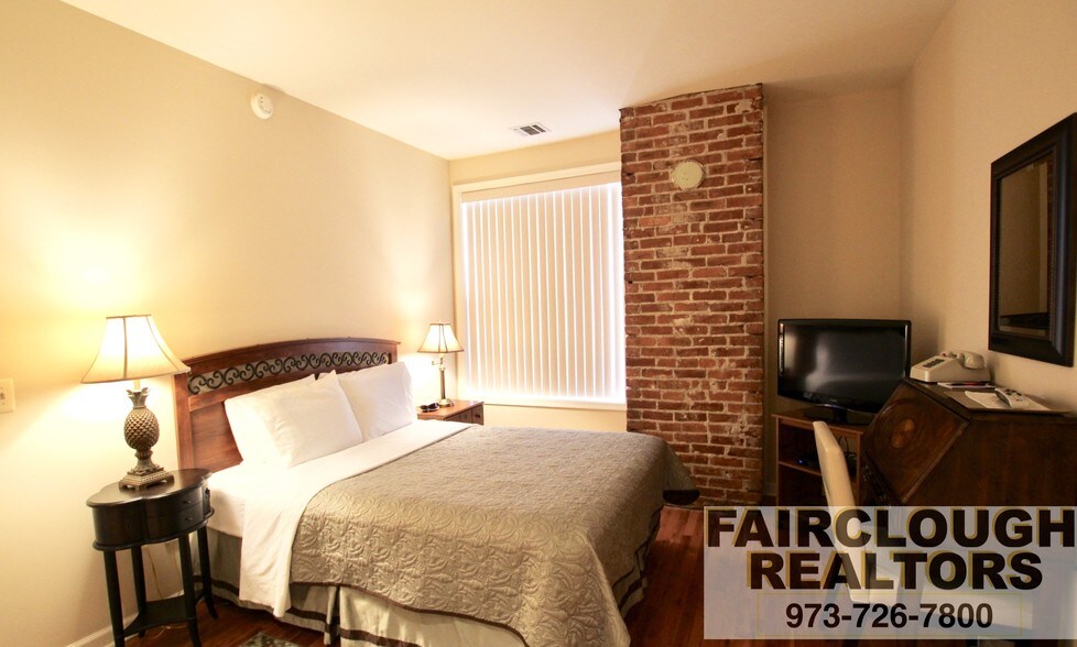 More Photos Of 430 Front St, Belvidere Hotel For Sale