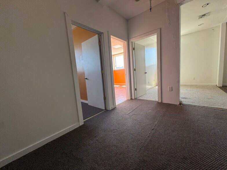 More Photos Of 250 S Van Brunt St, Englewood Manufacturing For Lease