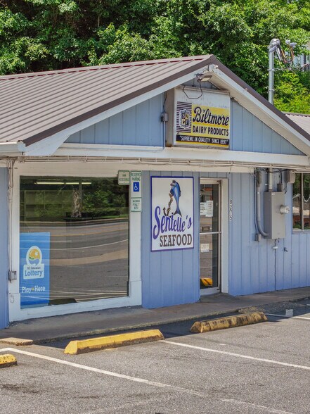 More Photos Of 8275 Carolina Blvd, Clyde General Retail For Sale