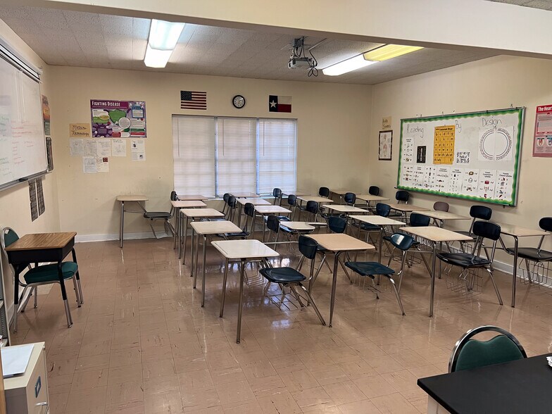 More Photos Of 7155 Ashburn St, Houston Schools For Sale