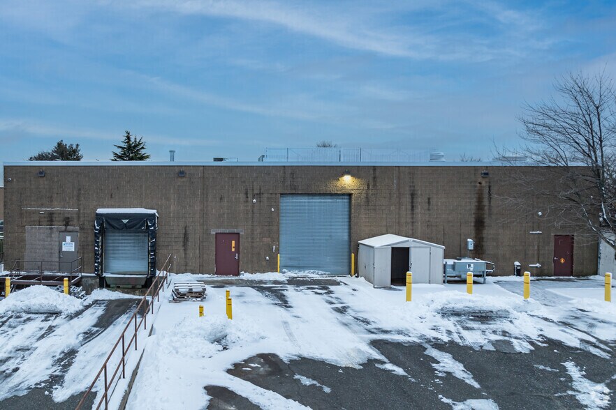 More Photos Of 320 Oser Ave, Hauppauge Warehouse For Lease