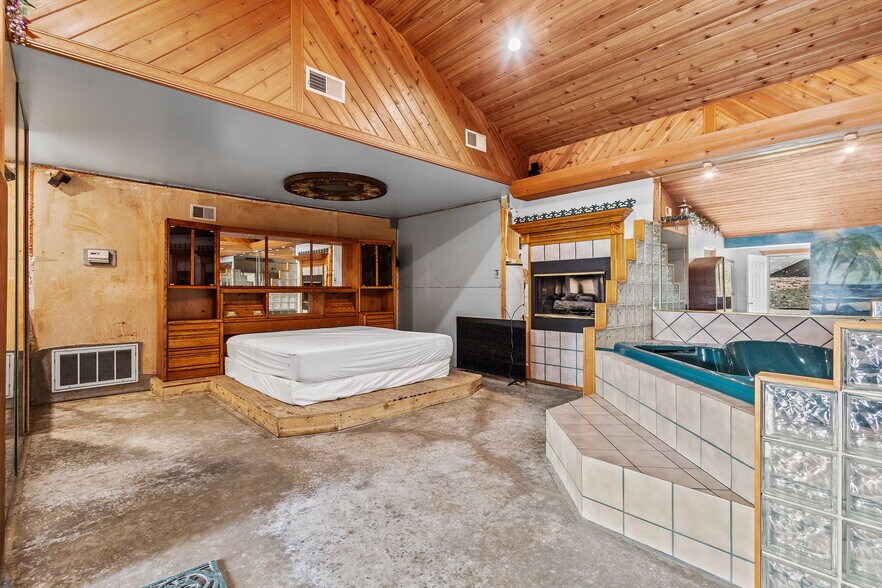 More Photos Of 2507 E 1100 N, Demotte Apartments For Sale