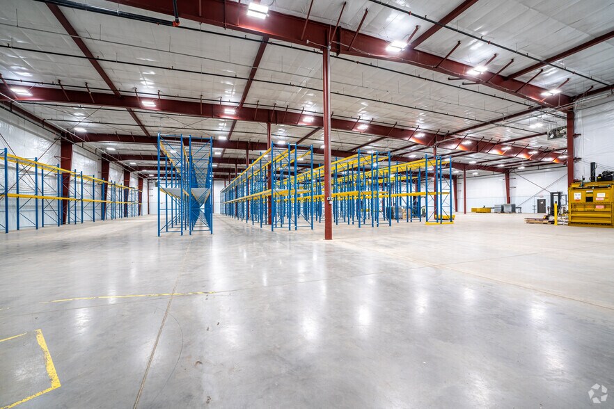 More Photos Of 10335 Naples St NE, Blaine Warehouse For Lease