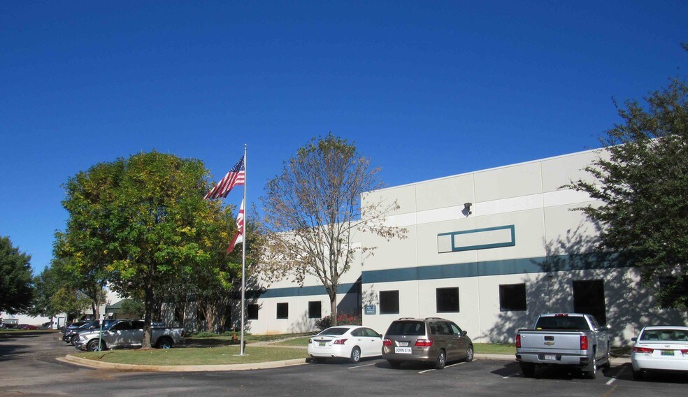 More Photos Of 151 Jetplex Blvd, Huntsville Industrial For Lease