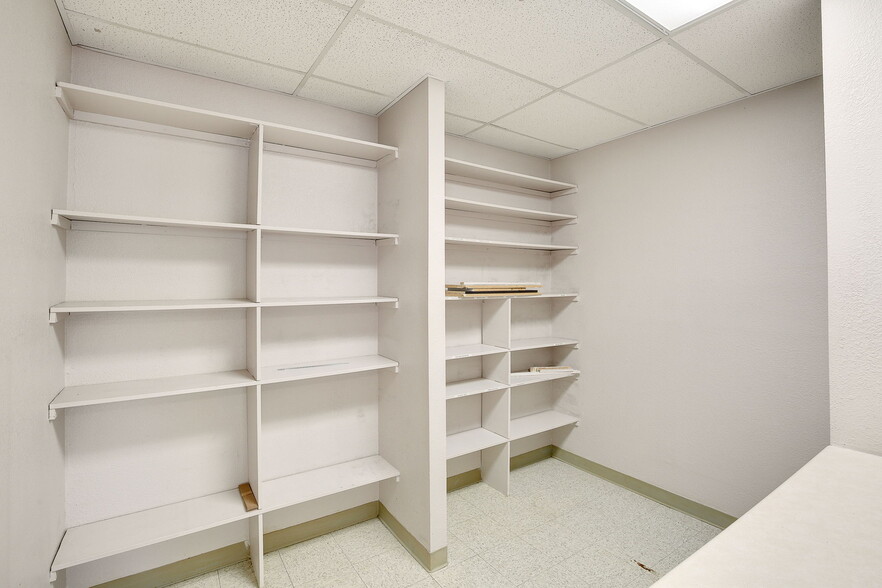 More Photos Of 250 W Main St, Woodland Office For Lease