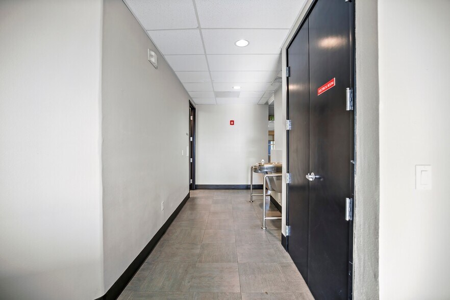 More Photos Of 8338 West Ln, Stockton Office For Sale