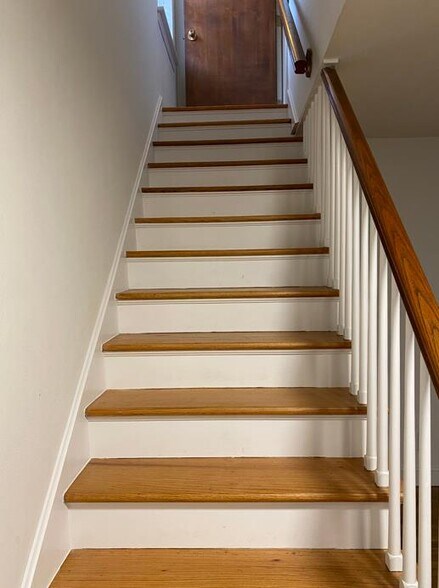 More Photos Of 404 S Clay Ave, Kirkwood Office For Lease