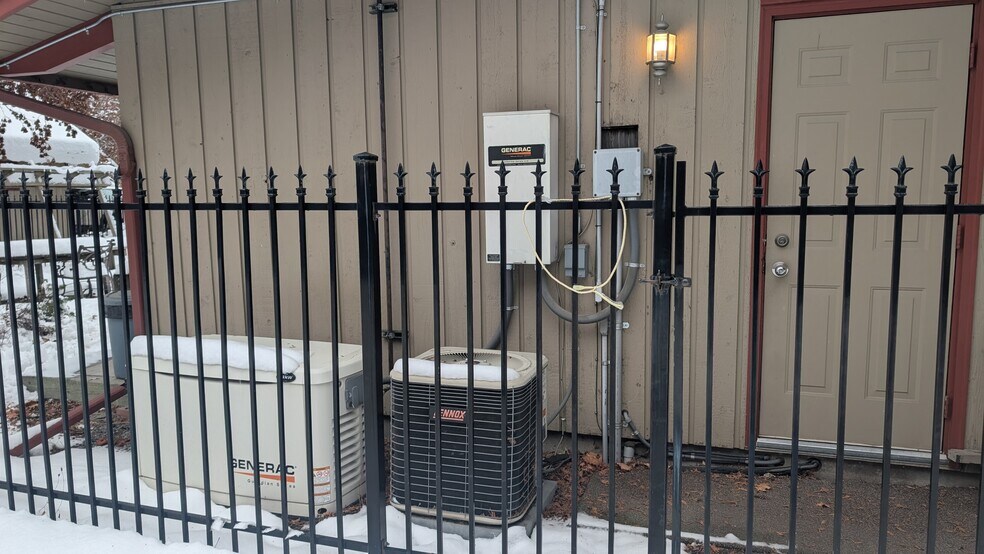 More Photos Of 327 Spokane Ave, Whitefish Flex For Sale