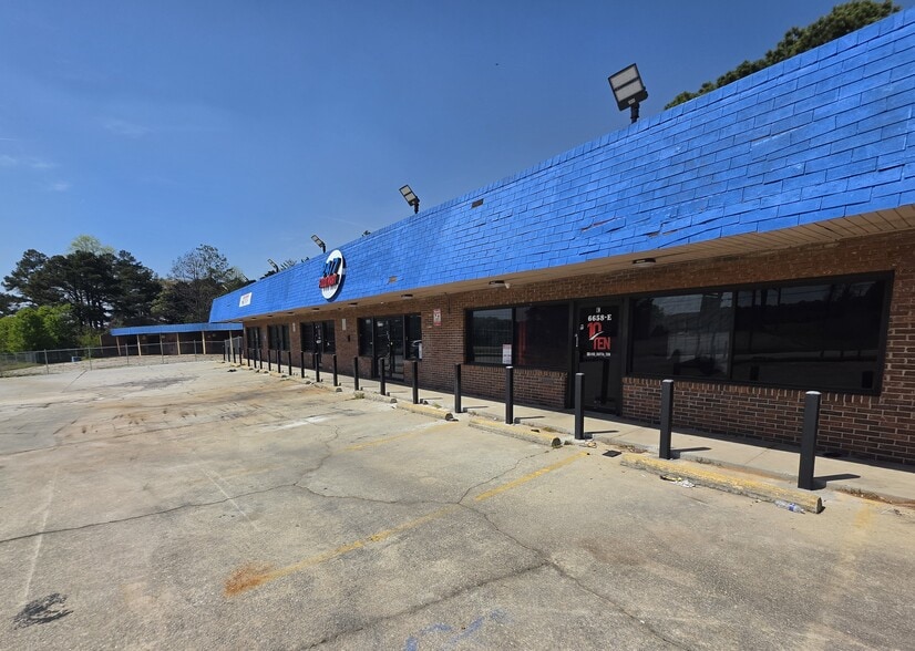 Primary Photo Of 6658 Hillandale Dr, Lithonia Unknown For Lease