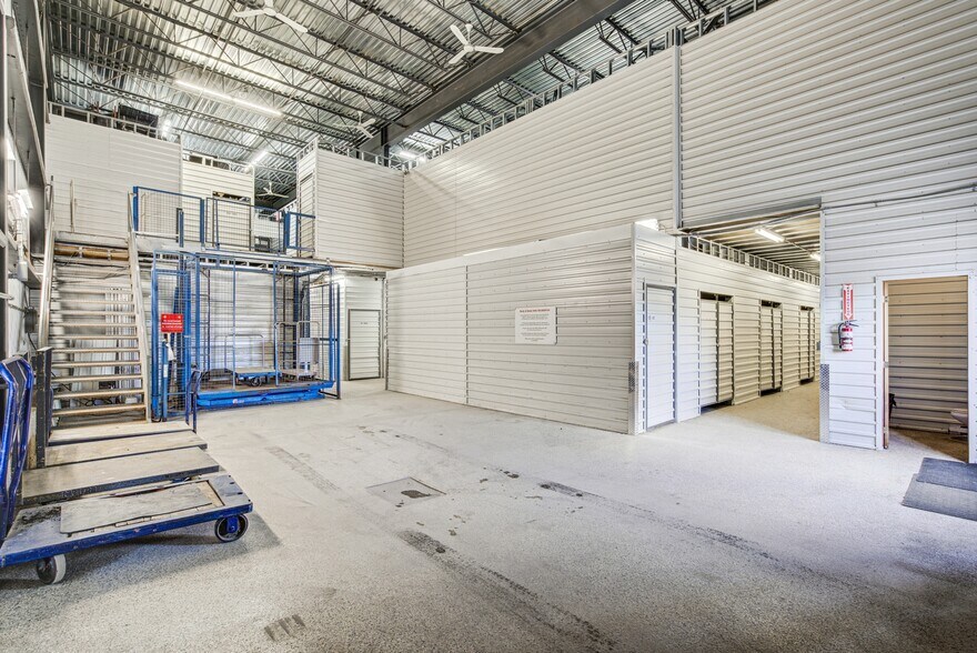 More Photos Of 1550-1560 Rue Michelin, Laval Self Storage For Sale