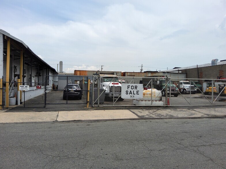 More Photos Of 38 Esther St, Newark Service For Sale