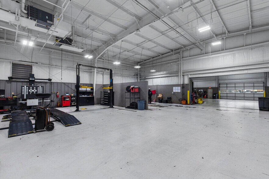 More Photos Of 5385 N I 55 St, Jackson Auto Dealership For Sale