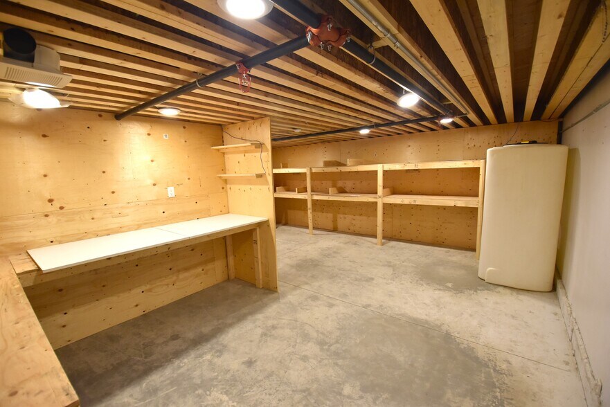 More Photos Of 9903 209 St NW, Edmonton Warehouse For Sale