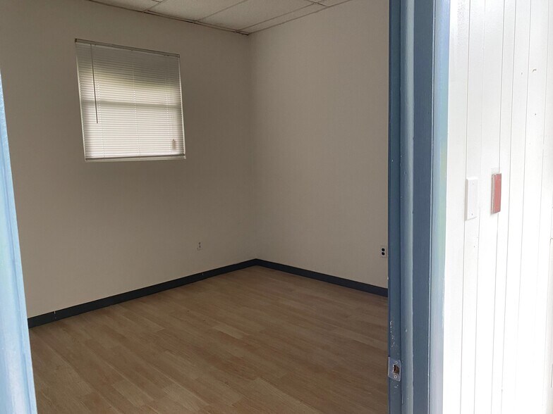 More Photos Of 85 Nicholson Rd, Gloucester City Manufacturing For Sale