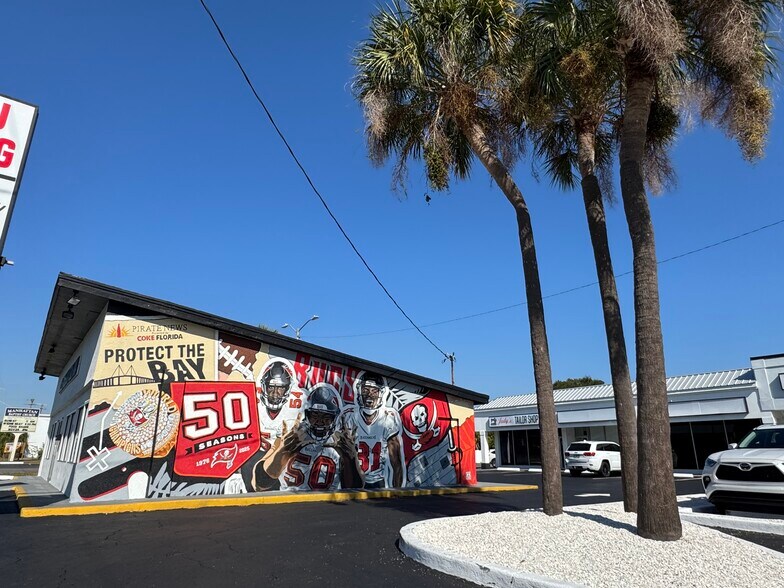 More Photos Of 4320-4352 S Manhattan Ave, Tampa General Retail For Lease