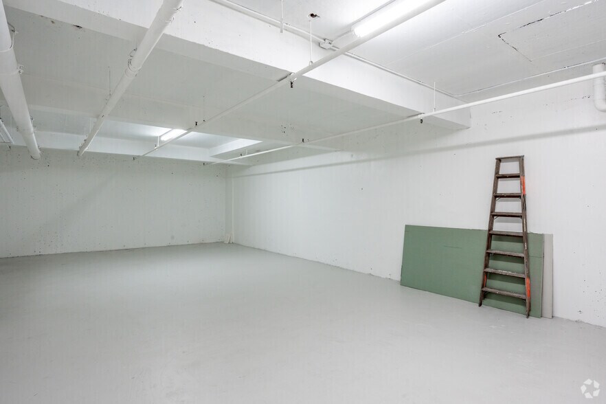 More Photos Of 137 Hudson St, New York Storefront For Lease