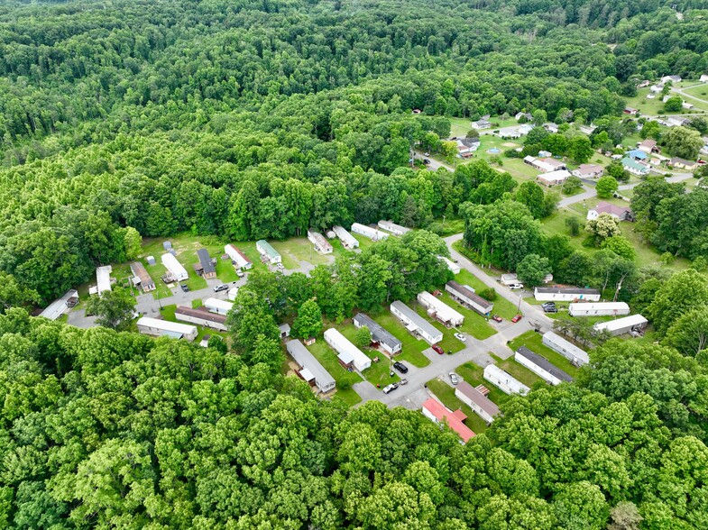 Primary Photo Of 305 Carter Ave, Crab Orchard Manufactured Housing Mobile Home Park For Sale