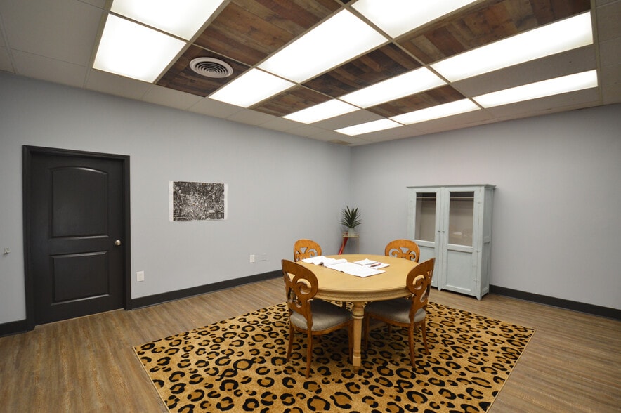 More Photos Of 1038 Homeland Ave, Greensboro Flex For Lease