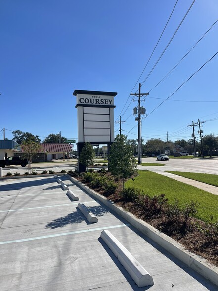 More Photos Of 13211 Coursey Blvd, Baton Rouge Storefront For Lease